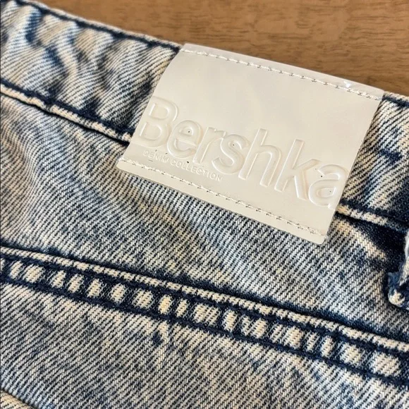 Bershka Graffiti Mom Jeans Trendy Size 6 100% cotton. - Picture 8 of 8